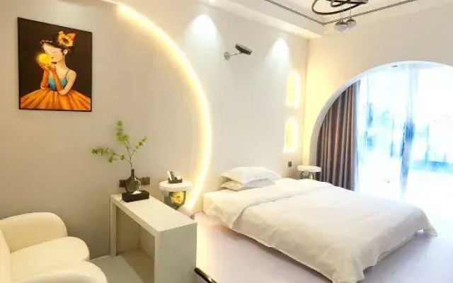 Xinxiang Yilan Hotel (Baolong Plaza)