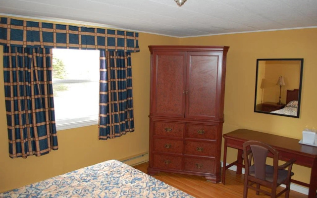 Edge of the Avalon Inn