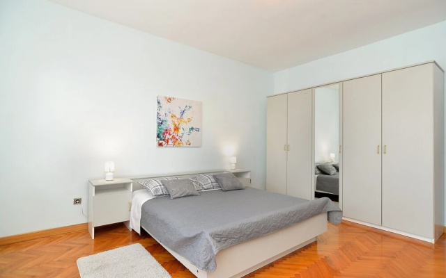 Apartment 1947
