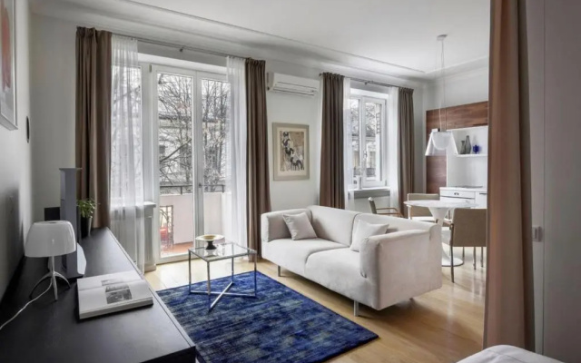 Design Central Studio Apartment with Balcony by Hostlovers