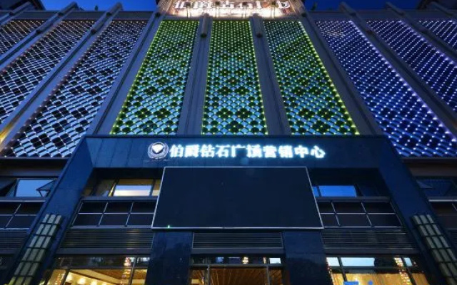 Count Diamond Hotel