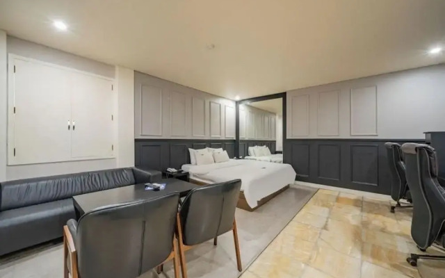 Pyeongtaek Station Gallery Hotel