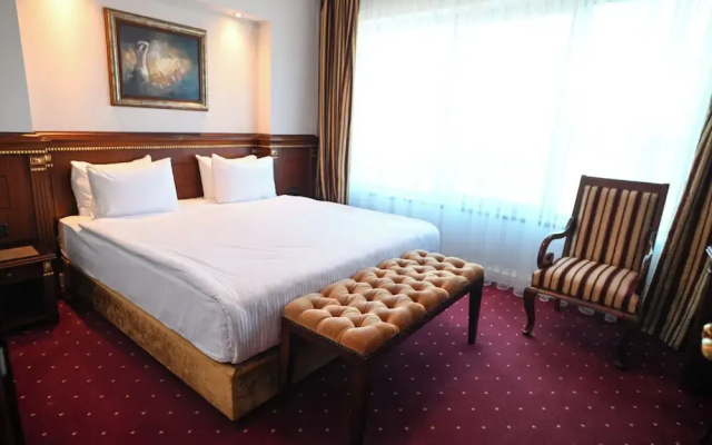 Stone Bridge Hotel