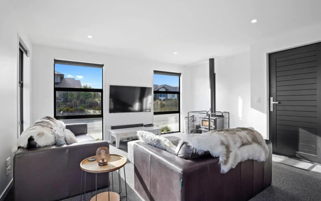 Paradise Point - Wānaka Holiday Home