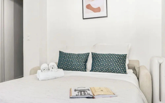 Bright Parisian 1BR by Champs