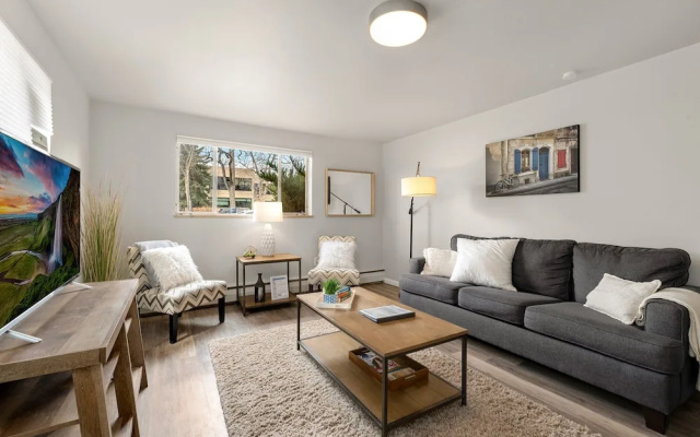 Contemporary Condo in the Heart of Old Town