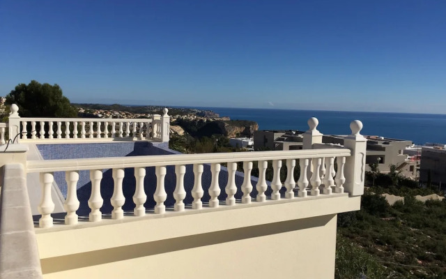 Villa Lirios