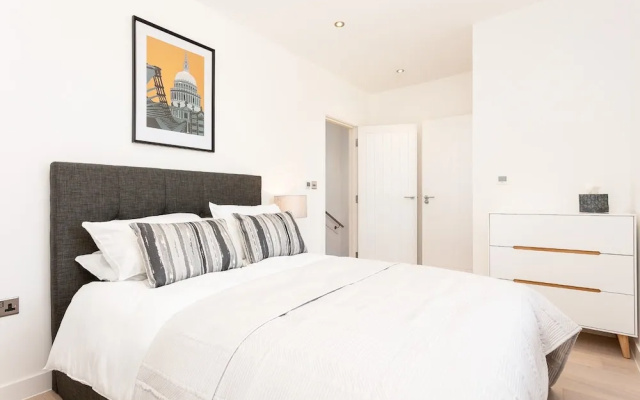New High Spec 2bed Townhouse in Bath N.4