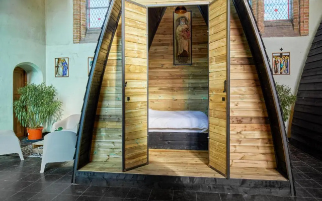 Sleeping in a Church - Bed & Bar Tolomeus