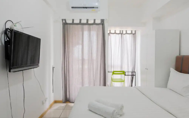 Cozy Studio Apartment at M-Town Residence near Summarecon Mall