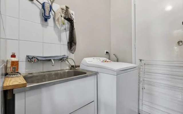 Coastal 2-bed Home With Pool & Spa