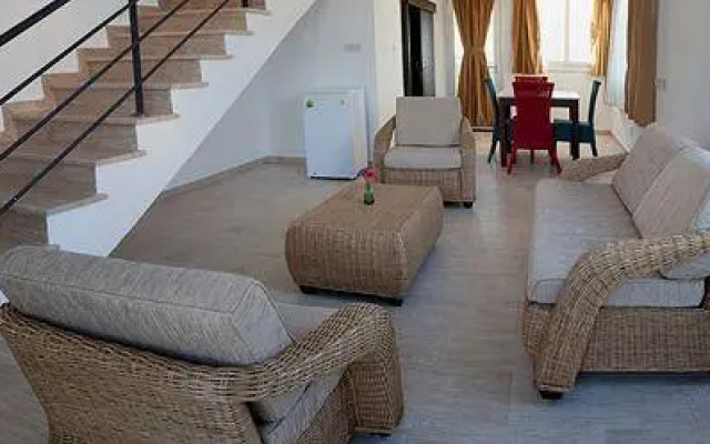 Fairmont Holiday Village
