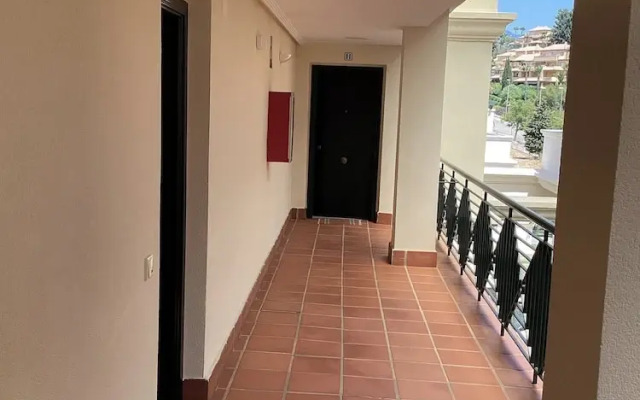 Marbella Retreat - 2 Beds - Sleeps 5 - Pool