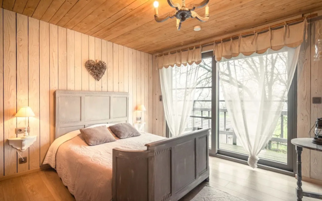 Beautiful Holiday Home with Hot Tub, Sauna & Monumental Fireplace