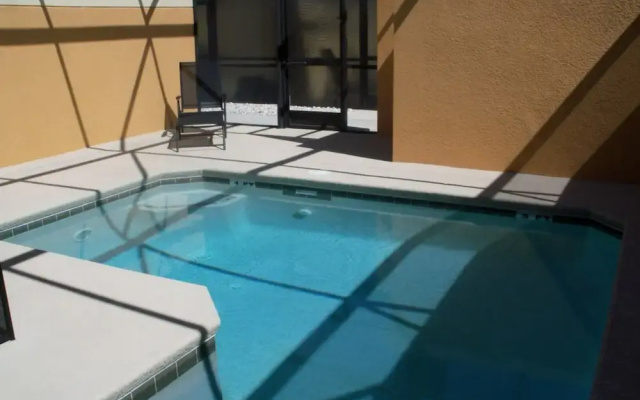 Paradise Palms 8961