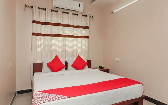 OYO 740 Hotel Suravi