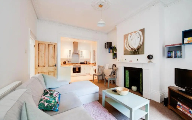 Great family flat just 10 mins walk to beach