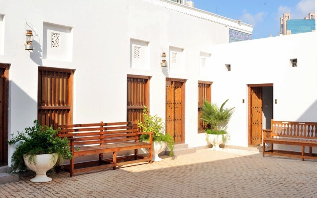 Отель Sharjah Hostel ОАЭ, Шарджа - отзывы, цены и фото номеров - забронировать отель Sharjah Hostel онлайн вид на фасад