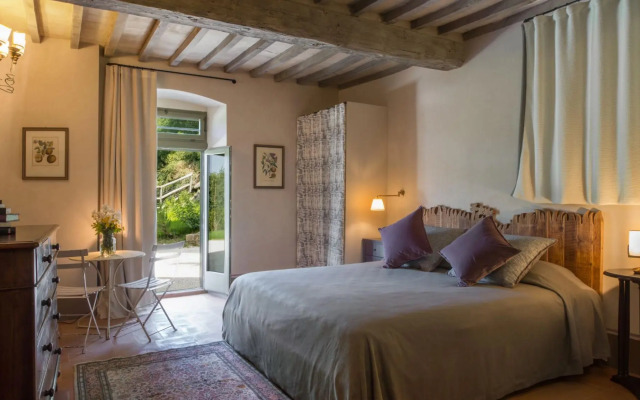 Sleeps: 12 (6 bedrooms, 6 bathrooms) 450 m2. Private garden and the pool (5x12 mts – 1,30mts depth),-VILLA LEOPOLDINA