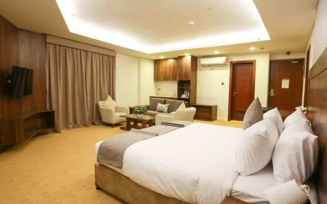 Oyyo Plaza Hotel