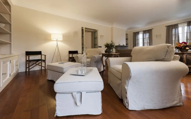 Villa con piscina tra gli ulivi di Rapallo
