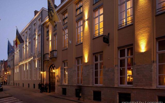 Отель Grand Hotel Casselbergh Bruges Бельгия, Брюгге - 2 отзыва об отеле, цены и фото номеров - забронировать отель Grand Hotel Casselbergh Bruges онлайн вид на фасад