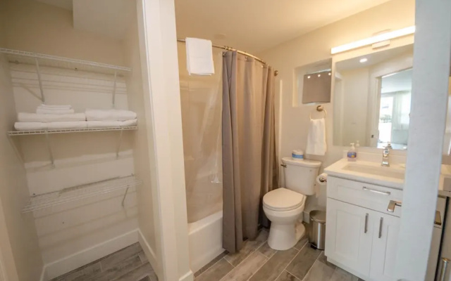 Seaport Inn