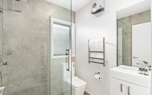A Luckie Charm - 8 Bedroom Townhouse