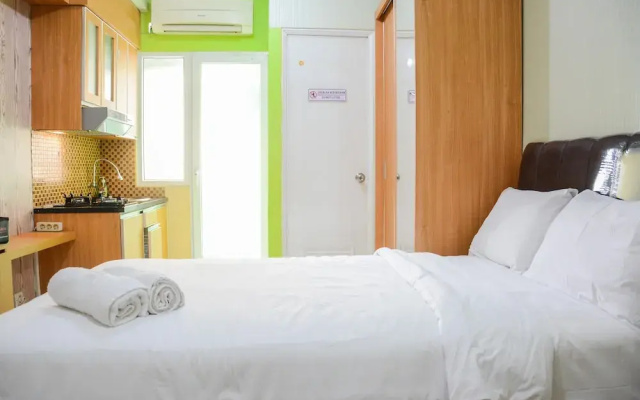 Stylish and Comfortable Studio Green Pramuka Apartment