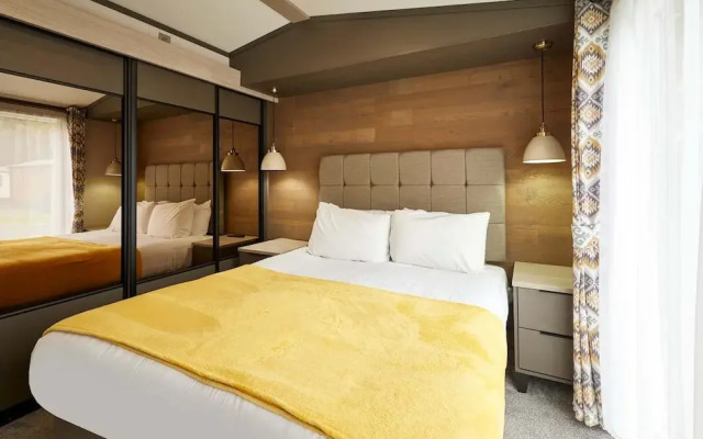 Host Stay Royal Pines Lodge