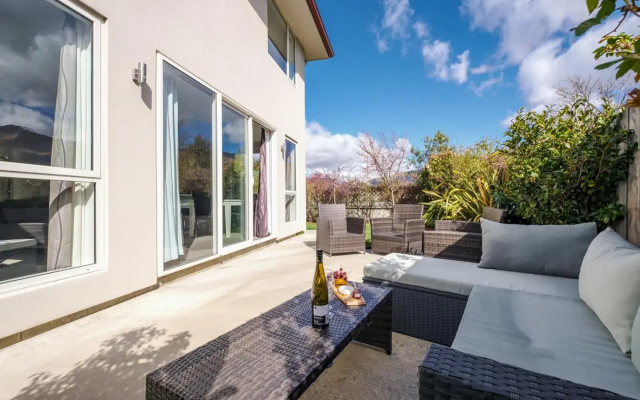 Hideaway on Hunter - Wanaka Holiday Home