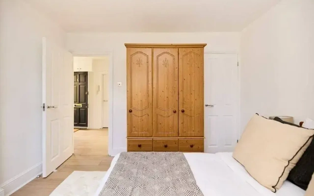 The Streatham Crib - Bright 2bdr Flat