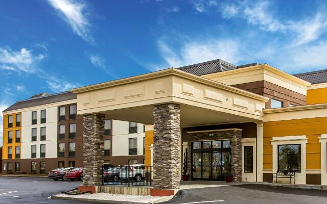 Отель Comfort Inn At Carowinds Южный Бельмонт вид на фасад
