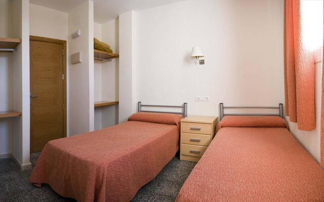 Отель Albergue Inturjoven Jerez De La Frontera Испания, Херес-де-ла-Фронтера - отзывы, цены и фото номеров - забронировать отель Albergue Inturjoven Jerez De La Frontera онлайн комната для гостей