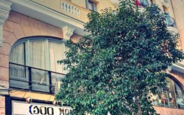 Отель Hostal Alexis Madrid Мадрид вид на фасад