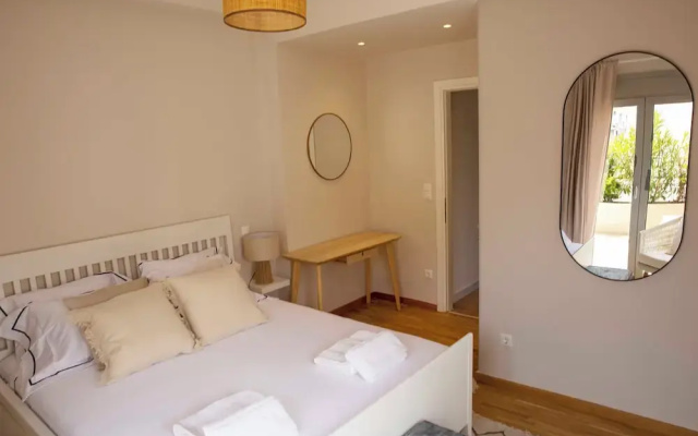 Contemporary Athenian Escape GHH