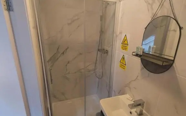 Maze Serviced Apartment