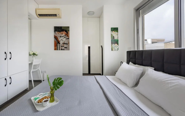 Vasileos Konstantinou Modern 2BR City Apartment With Balcony