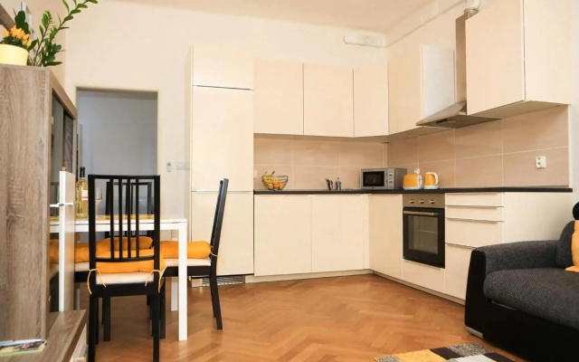 Yellow apartment few steps from metro