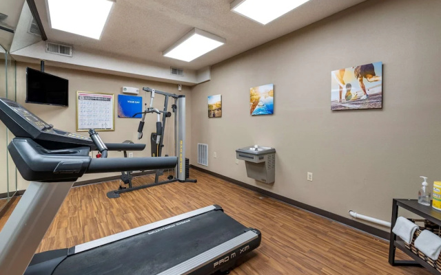 Comfort Inn & Suites Cincinnati Uptown Clifton
