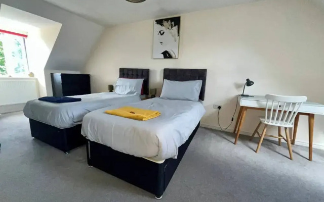 4 Bedroom Private Townhouse