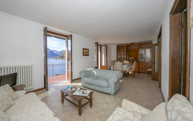 Casa Fronte Isola
