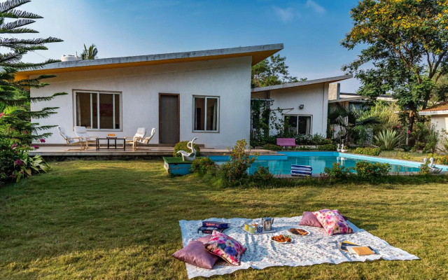 SaffronStays Roselle, Malavli - pet-friendly pool villa with modern interiors