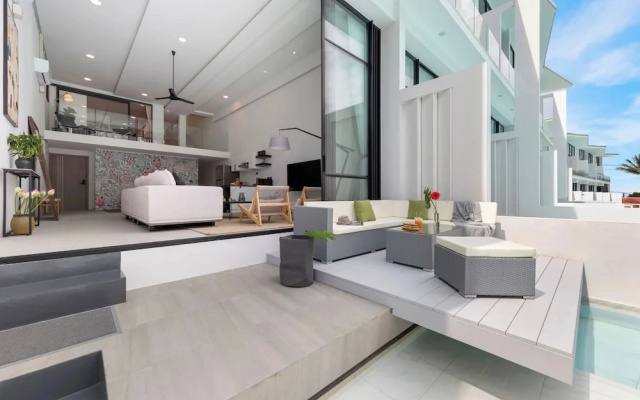 Elegant Pool Access Townhouse Near Beach