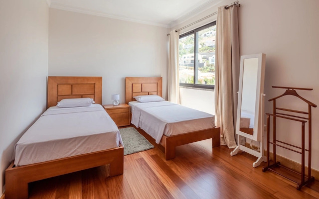 25 - Elegant apartment with Seaviews