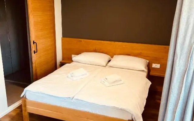 PJ Hotel Cerklje - 5min to Airport - Free Parking