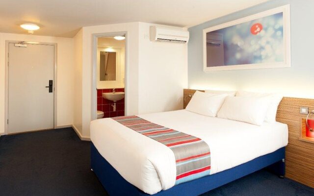 Travelodge London Central City Road Hotel 2