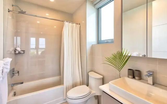 Stylish Paradise Luxury Waterfront Apartment at Soleil Residences