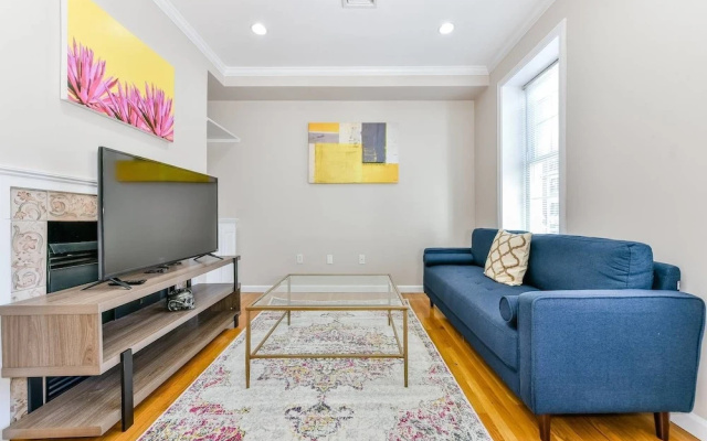 Spacious 3br/2ba on Freedom Trail by Domio
