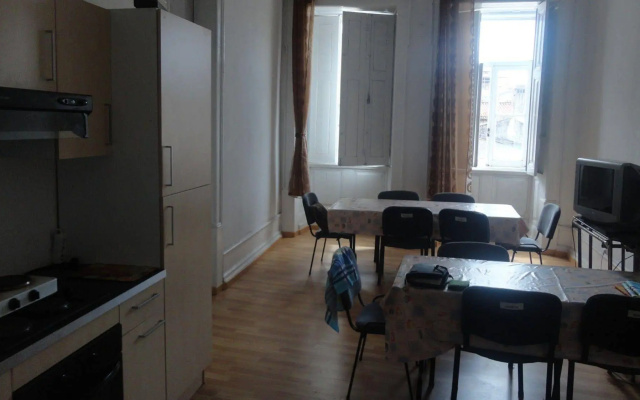 Be Coimbra Hostels